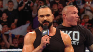 WWE Legend Returns During SmackDown